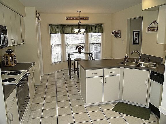 Kitchen to Breakfast Room