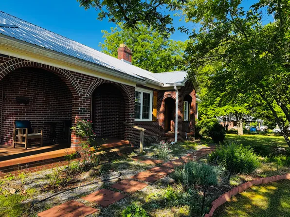 704 Cherry St, Pendleton, SC 29670