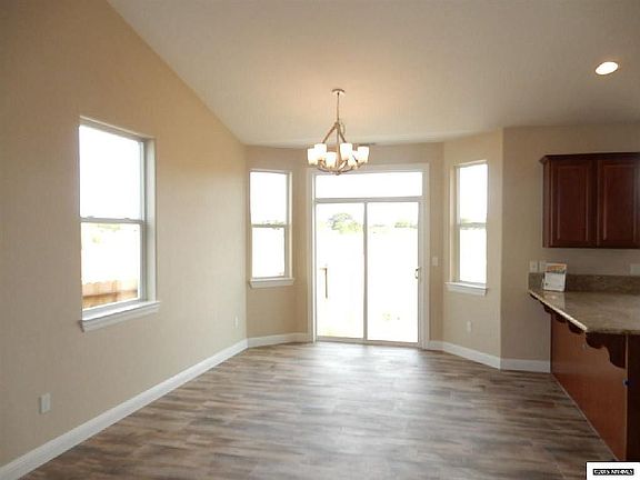 3rd image of 1495 Cardiff Dr