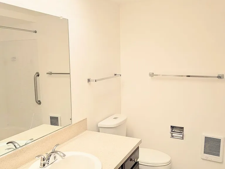 Kingcity Apartments — Photo 76