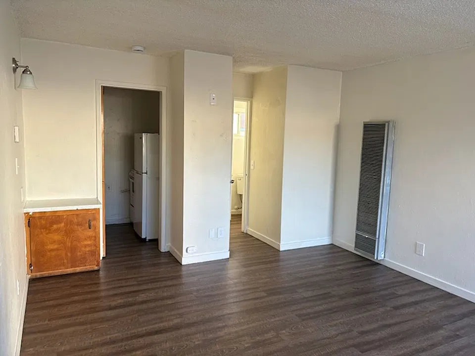 300 Dolliver St