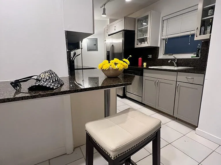 1881 Washington Ave #10E — Photo 5