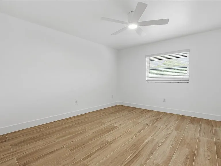 4460 Oakley St — Photo 9