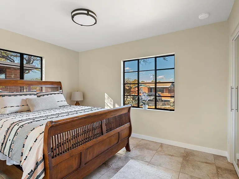 1322 E Miles St — Photo 18