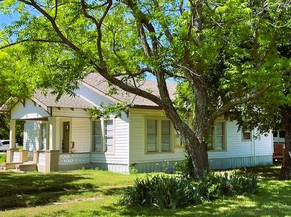 901 N Main St, Cross Plains, TX 76443