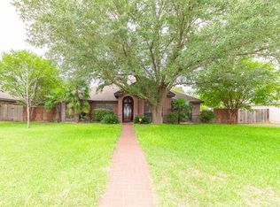 617 Sunrise Ave, Uvalde, TX 78801