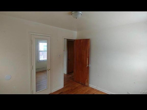 5th image of 12645 Duchess St