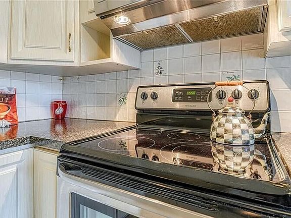 5th image of 2 Salisbury Pt APT 3A