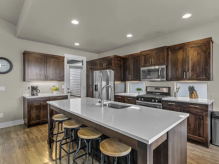 3886 SW Coyote Ln — Photo 4