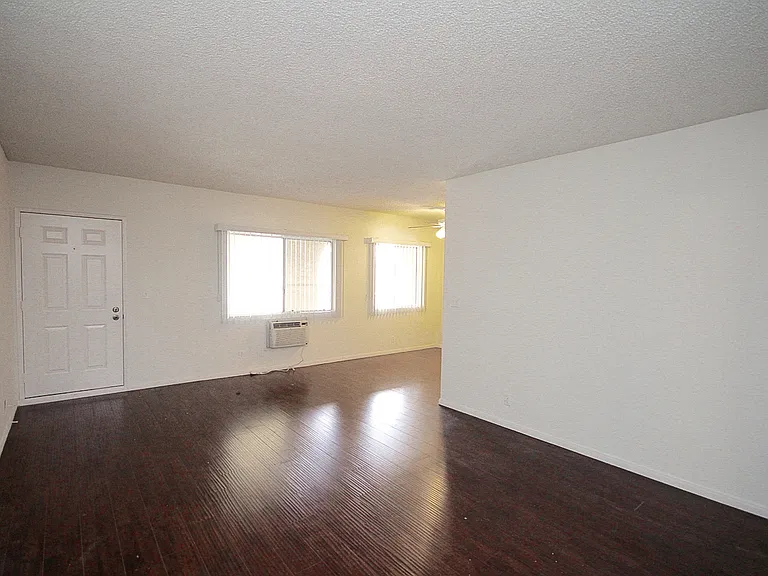 3010 Montrose Ave #28 — Photo 7