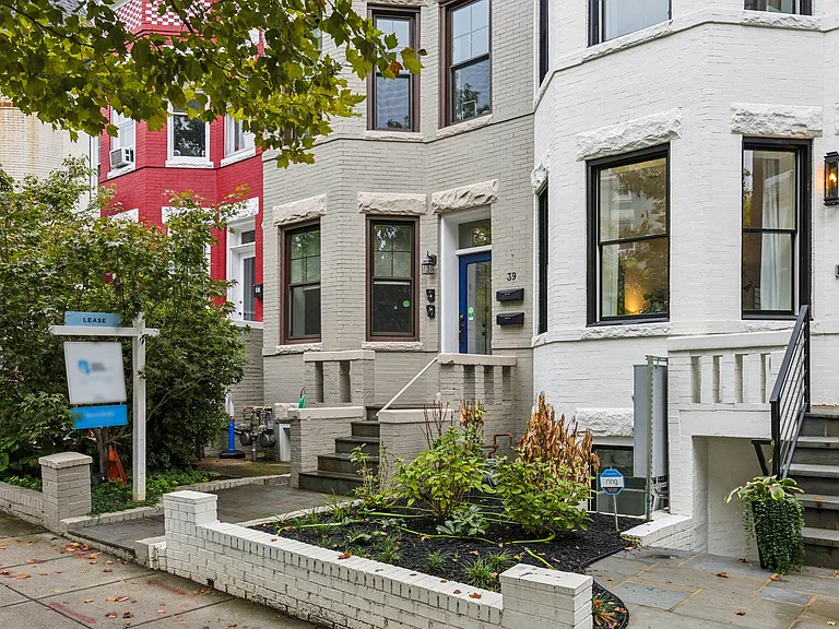 39 U St NE #1 — Photo 2