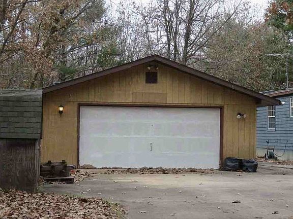 3rd image of W7091 S Oakwood Cir