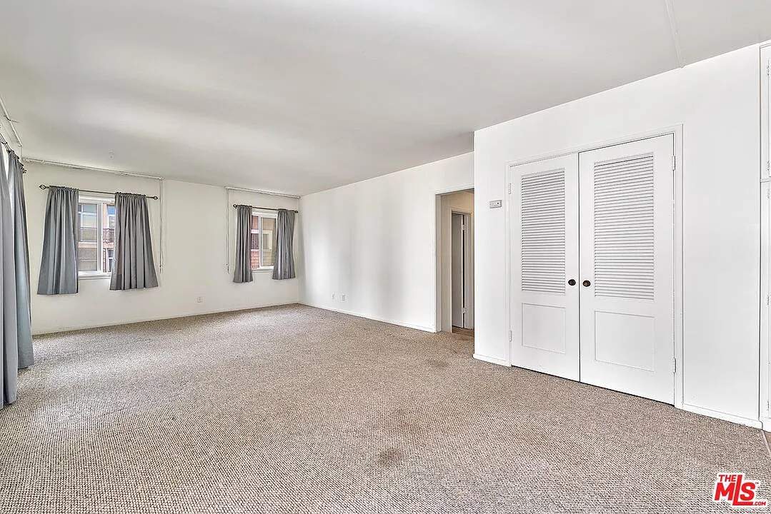 1 bed, 1.0 bath, 961 sqft, $1,700 — Photo 2