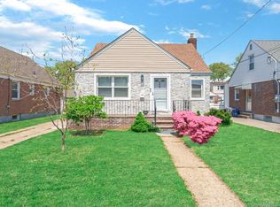 35 79th Avenue, New Hyde Park, NY 11040