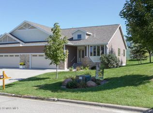 1446 Dorothea Dr, Zumbrota, MN 55992