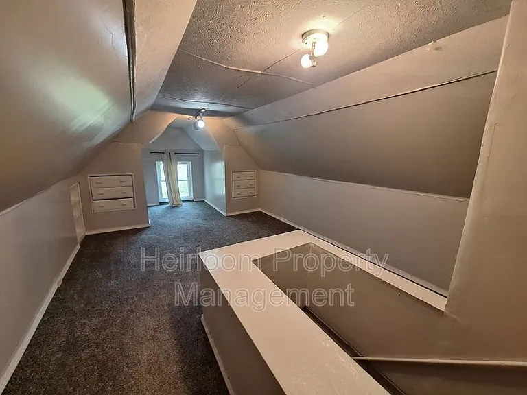 2114 E 4th St — Photo 14