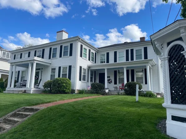 112 Main St #A, Upton, MA 01568