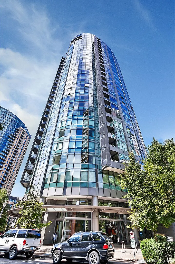 John Ross - 8th floor south waterfront studio w/parking/most utilities/concierge — Photo 1