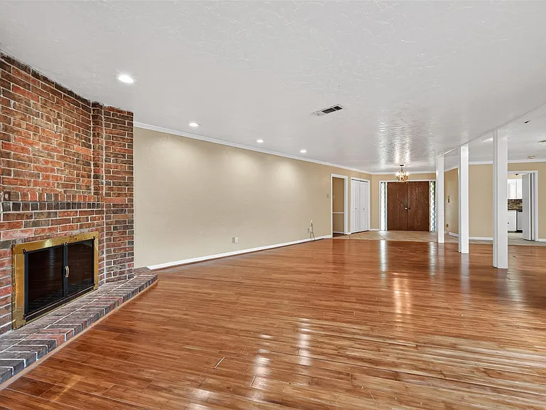 1701 Mistletoe Ln — Photo 15