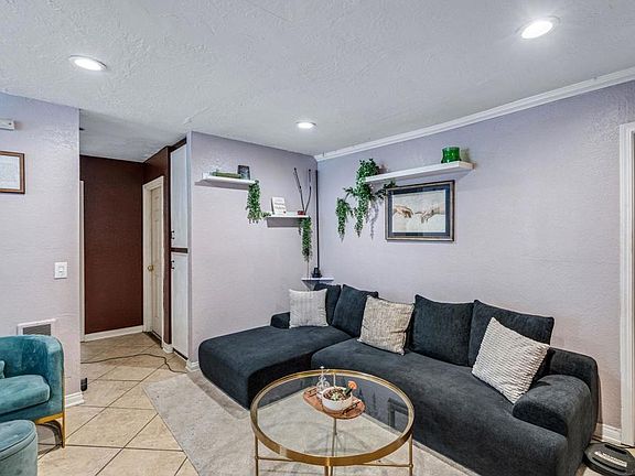 2nd image of 1615 Pentecost Way Unit 6