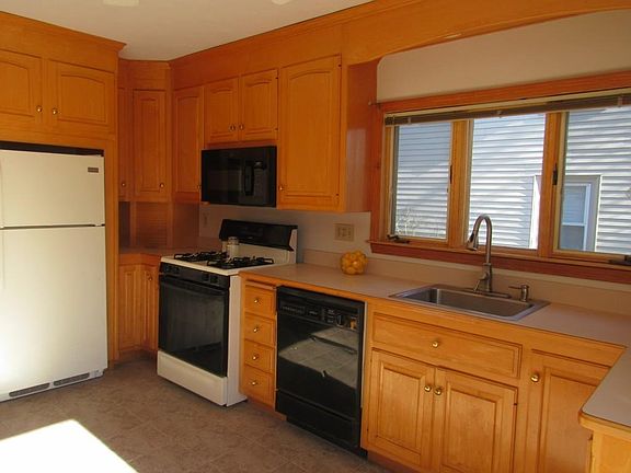 3rd image of 29 Rock St