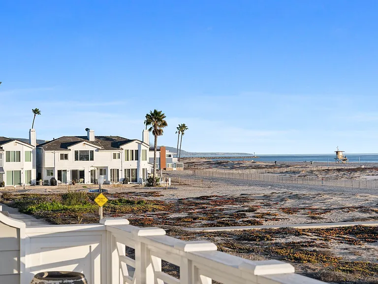 1215 E Balboa Blvd — Photo 44
