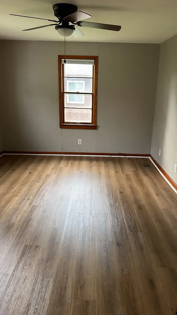 3 bed, 900 sqft, $1,020 — Photo 3
