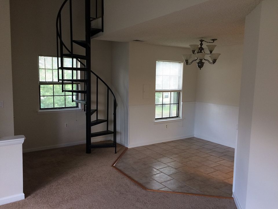 Dining Room (staircase to loft)