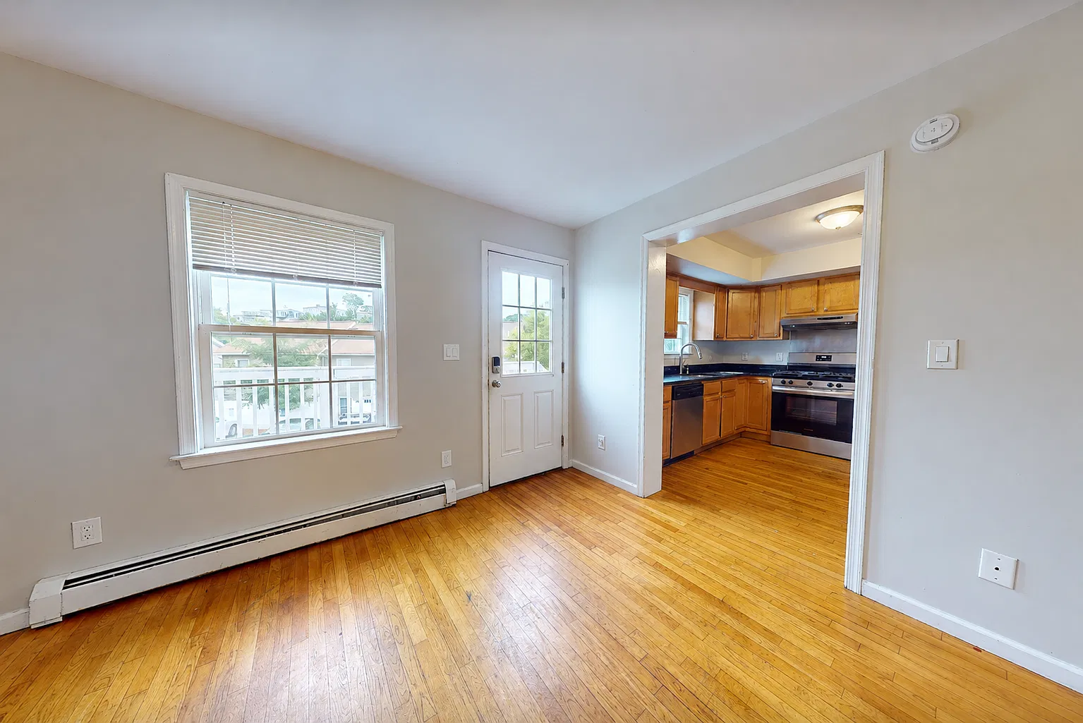 5 bed, 2.5 bath, 1237 sqft, $4,995 — Photo 3