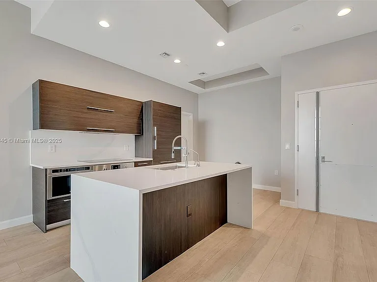 45 SW 9th St #4509 — Photo 3