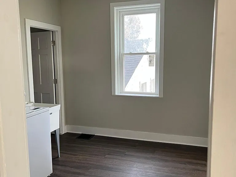 329 Ellicott St #UPPER — Photo 33