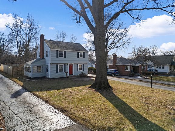 2nd image of 319 Canyon Dr S