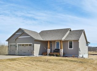 625 Roberts Ln, Hudson, WI 54016