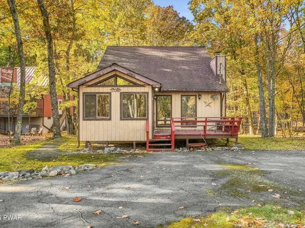 106 Hawk Ct, Bushkill, PA 18324