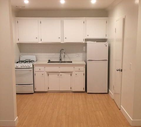 2nd image of 4132 Grand View Blvd APT 3
