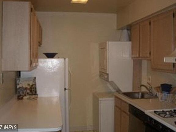 4th image of 1138 S Washington St APT 203