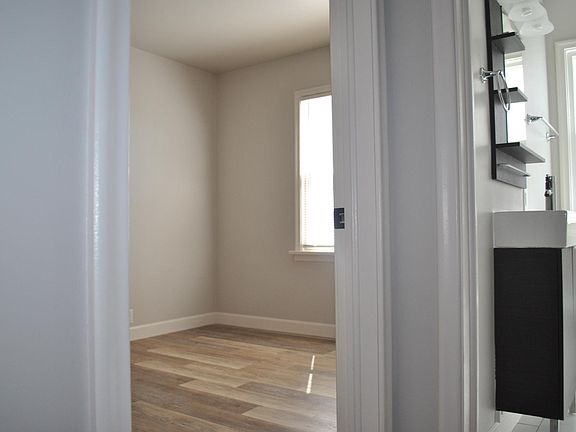 4th image of 306 E Utopia Ave #306