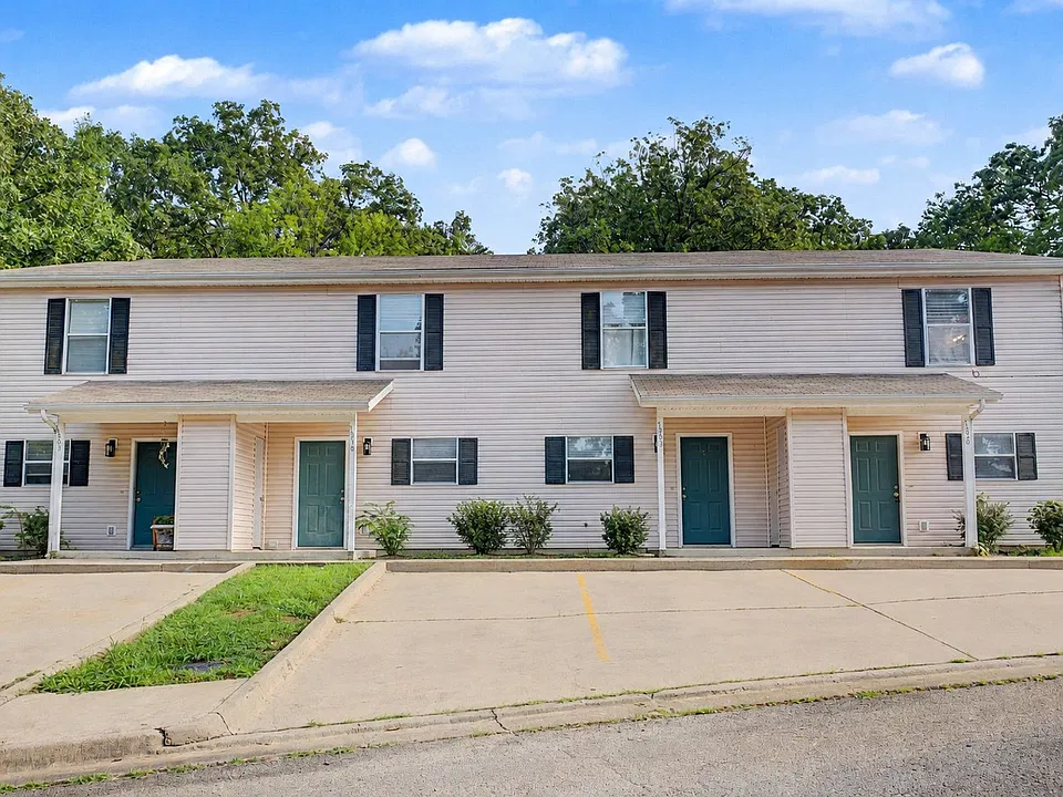 1366 E Sequoyah Ct