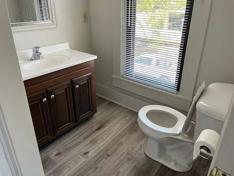 501 W Jefferson St #C — Photo 5