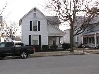 206 N Elm St photo 1