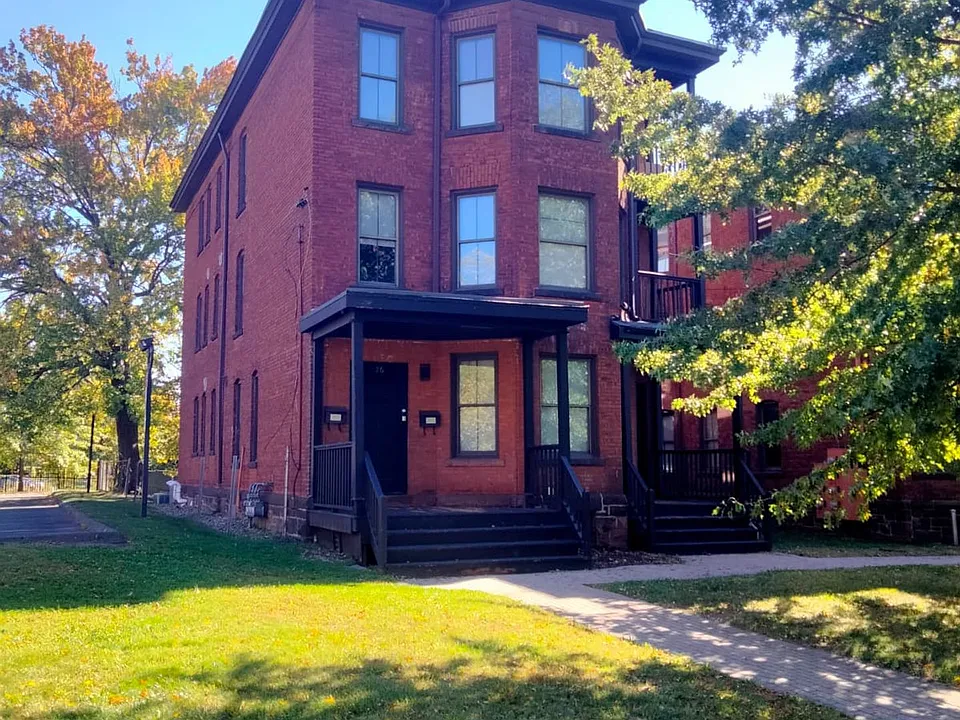 24 Imlay St