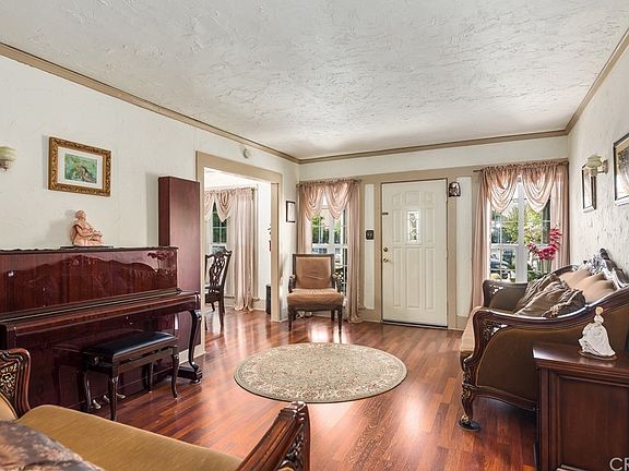 3rd image of 725 Hawthorne Pl