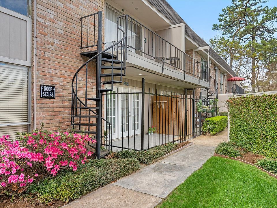 1st image of 2238 S Piney Point Rd APT 102