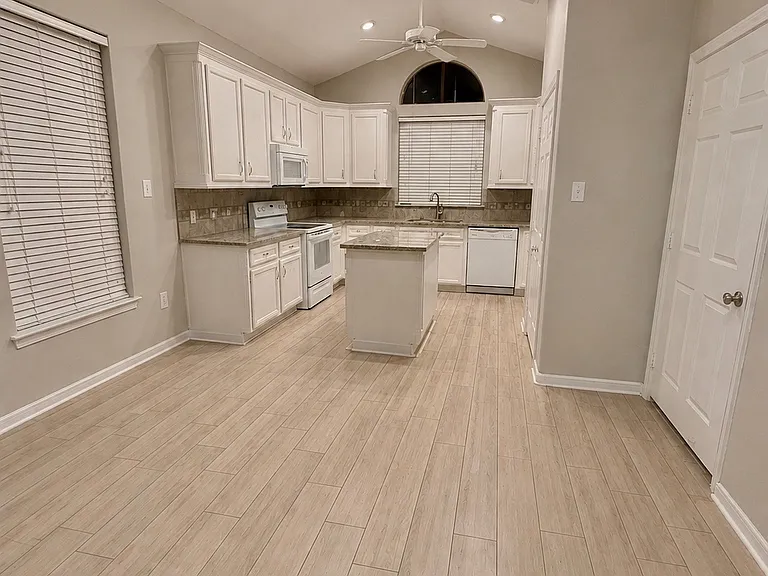 125 Live Oak Ln — Photo 9