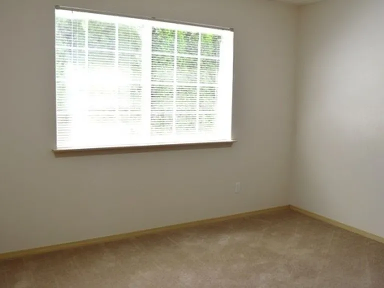 Quiet 2-Bed 2-Bath Apartments Close to WOU with Beautiful Landscaping In-Unit Washer/Dryer — Photo 44