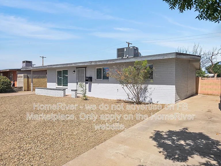 6019 N 32nd Dr — Photo 3