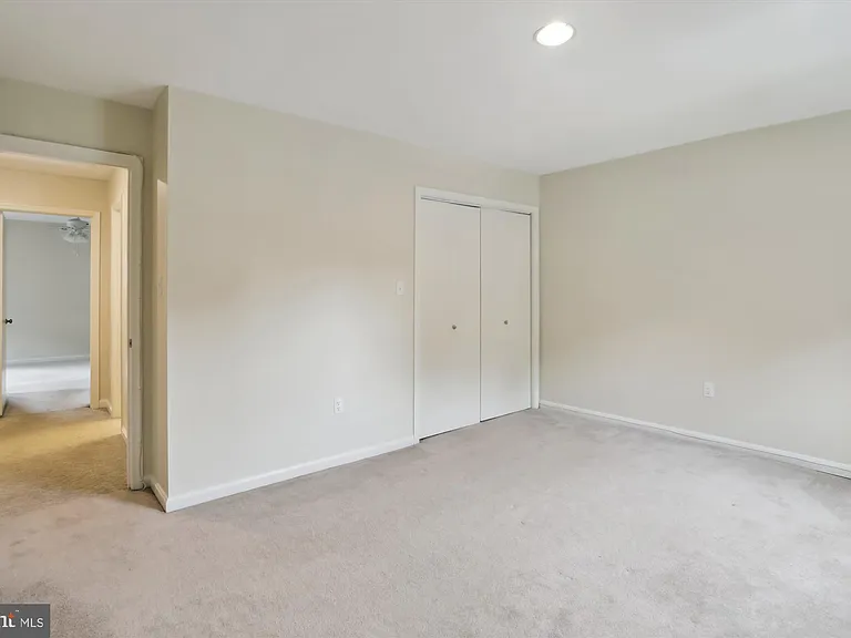 7561 Heatherton Ln — Photo 22