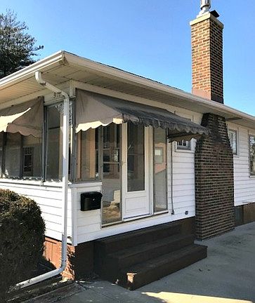 3rd image of 918 W William St
