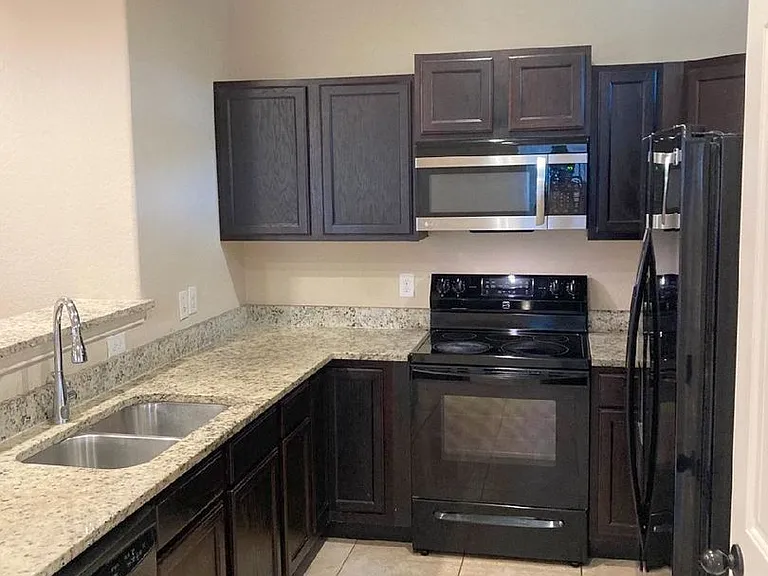 7030 Lakeview Dr — Photo 3