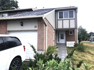 1580 Lancaster Dr #28, Oakville, ON L6H 2Z5